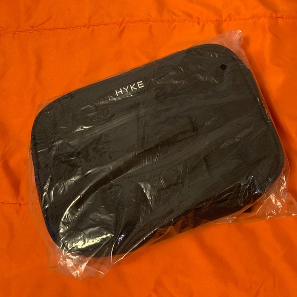 Hyke - Limited Editon - Sling Bag - Picture 3 of 14